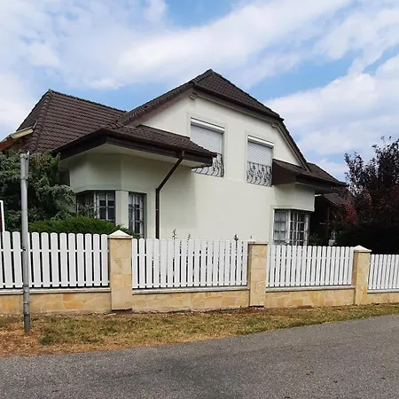 Leander Vendeghaz Guest house