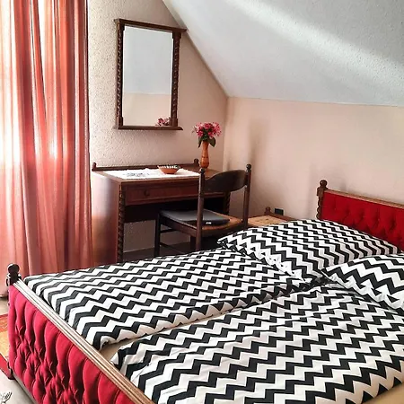 Leander Vendeghaz Guest house Gyenesdias